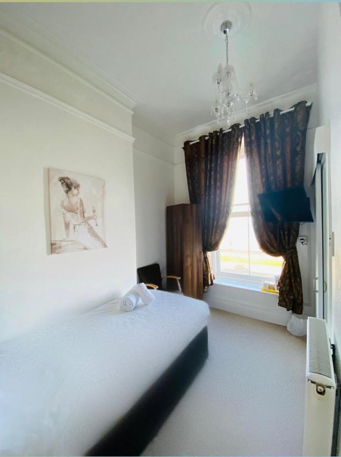 Four Oaks Hotel ลันดิดโน ภายนอก รูปภาพ